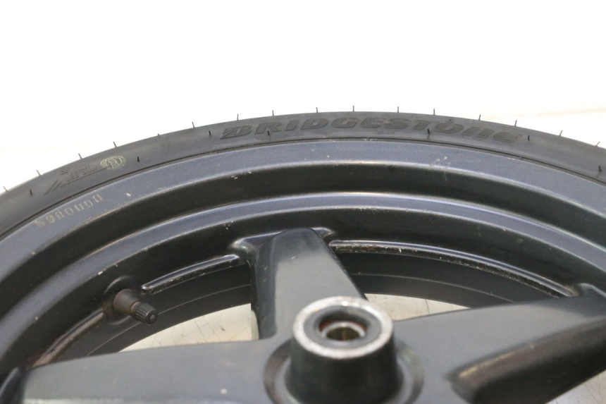 photo de VORDERRADFELGE UND REIFEN YAMAHA XMAX X-MAX 125 (2006 - 2009) - Details der Befestigungspunkte