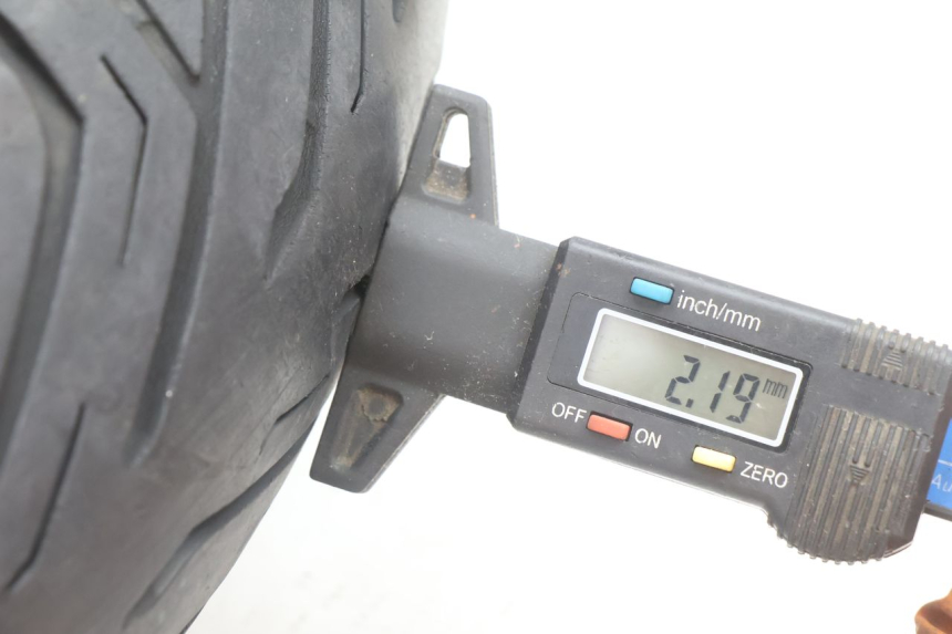 photo de VORDERRADFELGE UND REIFEN YAMAHA X-MAX XMAX 125 (2010 - 2013) - Detaillierte Sichtprüfung