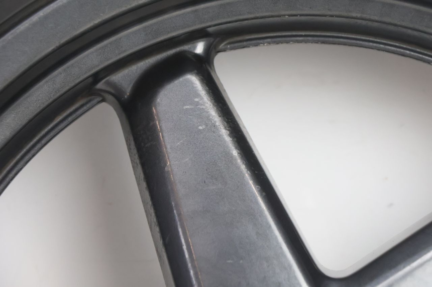 photo de VORDERRADFELGE UND REIFEN YAMAHA X-MAX XMAX 125 (2010 - 2013) - Technische Nahaufnahme