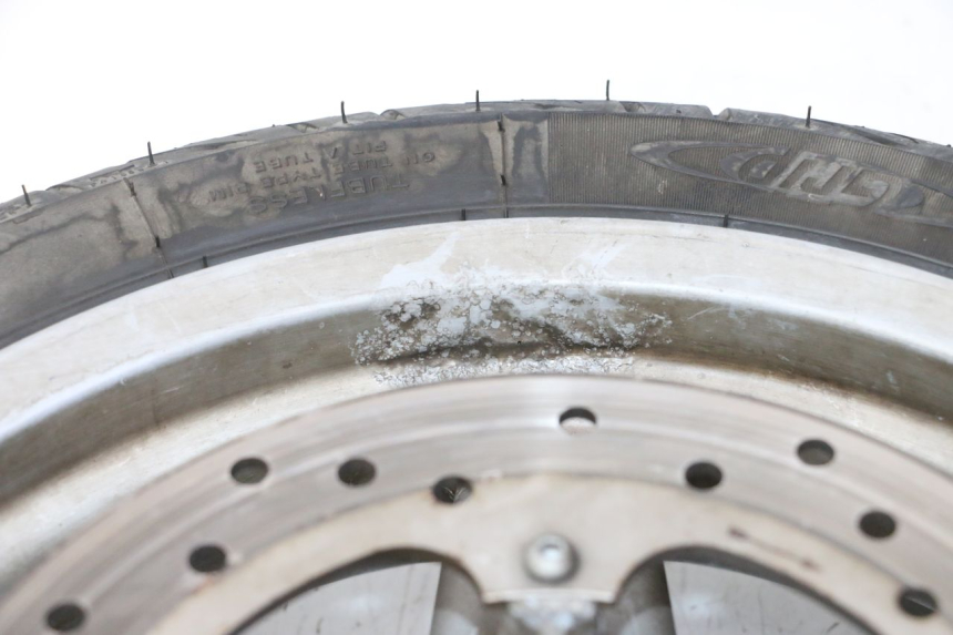 photo de VORDERRADFELGE UND REIFEN PIAGGIO X9 EVOLUTION 125 (2003 - 2007) - Zoom auf Komponenten