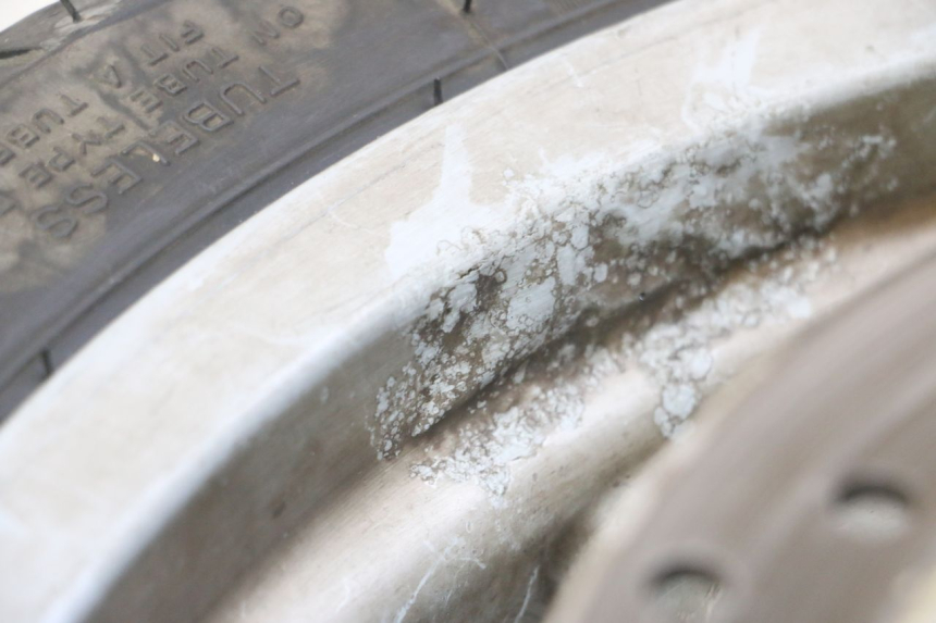 photo de VORDERRADFELGE UND REIFEN PIAGGIO X9 EVOLUTION 125 (2003 - 2007) - Zoom auf Gebrauchszustand