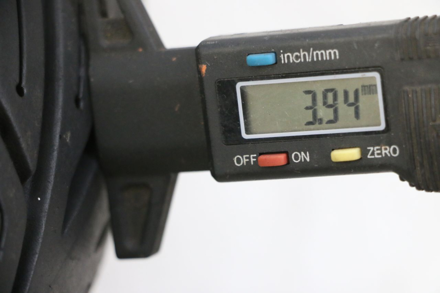 photo de VORDERRADFELGE UND REIFEN PIAGGIO XEVO - X EVO 125 (2007 - 2017) - Zoom auf Gebrauchszustand