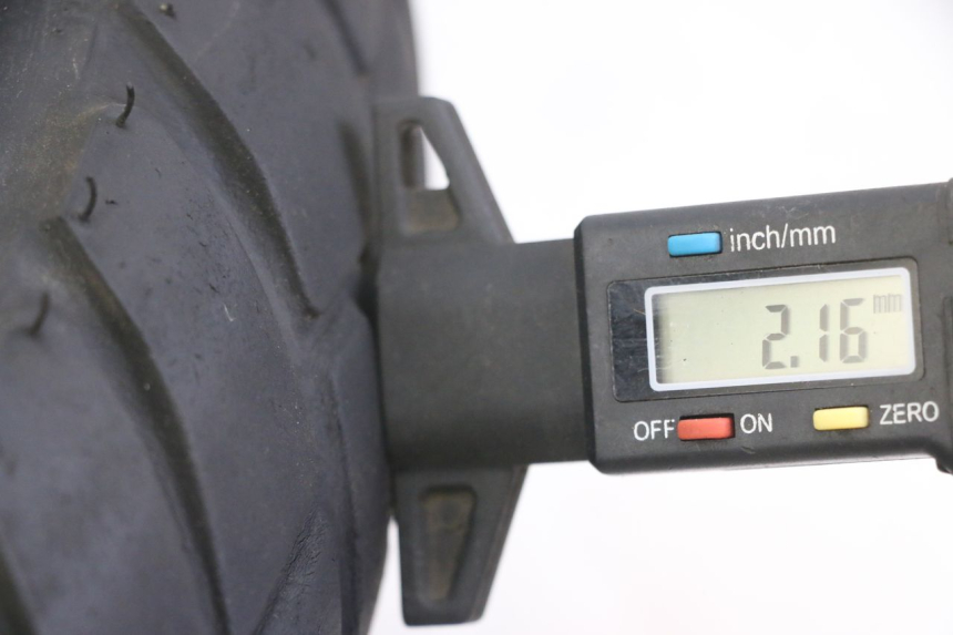 photo de VORDERRADFELGE UND REIFEN HONDA XLV VARADERO 125 (2000 - 2006) - Detailansicht des Bauteils