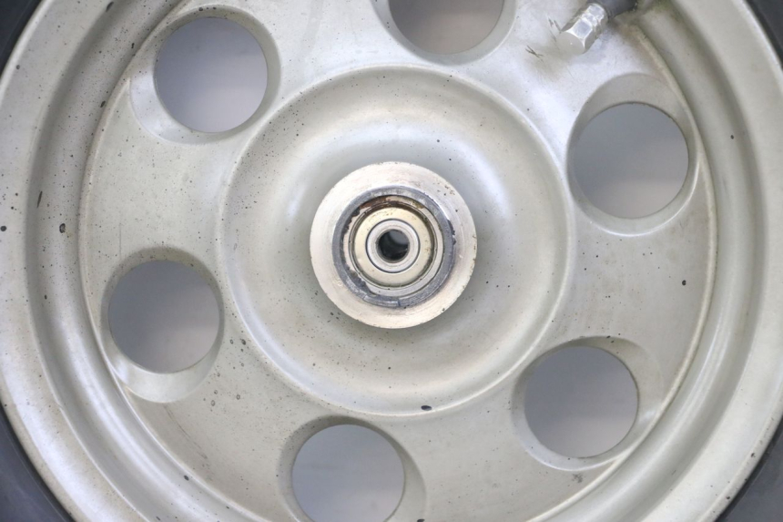 photo de VORDERRADFELGE UND REIFEN YAMAHA BW'S NG NEXT GENERATION 50 (1996 - 2003) - Hochauflösende Nahaufnahme