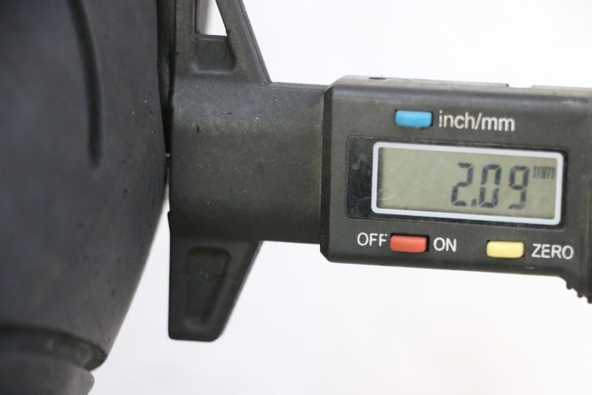 photo de VORDERRADFELGE UND REIFEN YAMAHA FZS FAZER 600 (2001 - 2003) - Detailansicht des Bauteils