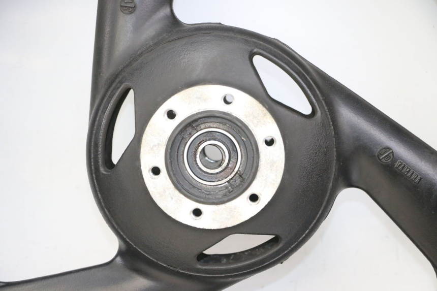 photo de VORDERRADFELGE UND REIFEN YAMAHA FZS FAZER 600 (2001 - 2003) - Hochauflösende Nahaufnahme