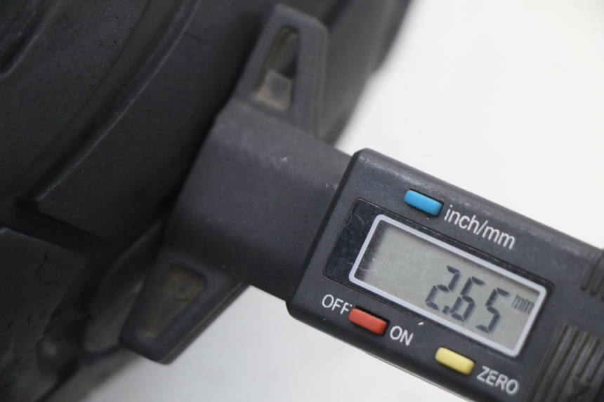 photo de VORDERRADFELGE UND REIFEN YAMAHA NEOS NEO'S 4T 50 (2008 - 2016) - Hochauflösende Nahaufnahme