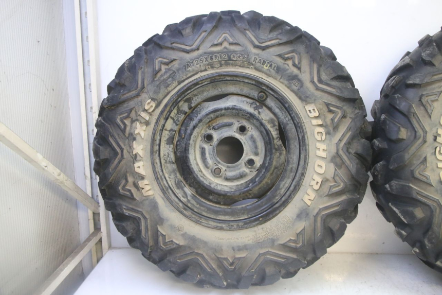 photo de VORDERRADFELGE UND REIFEN YAMAHA YFM GRIZZLY 550 (2008 - 2015) - Detailansicht des Bauteils