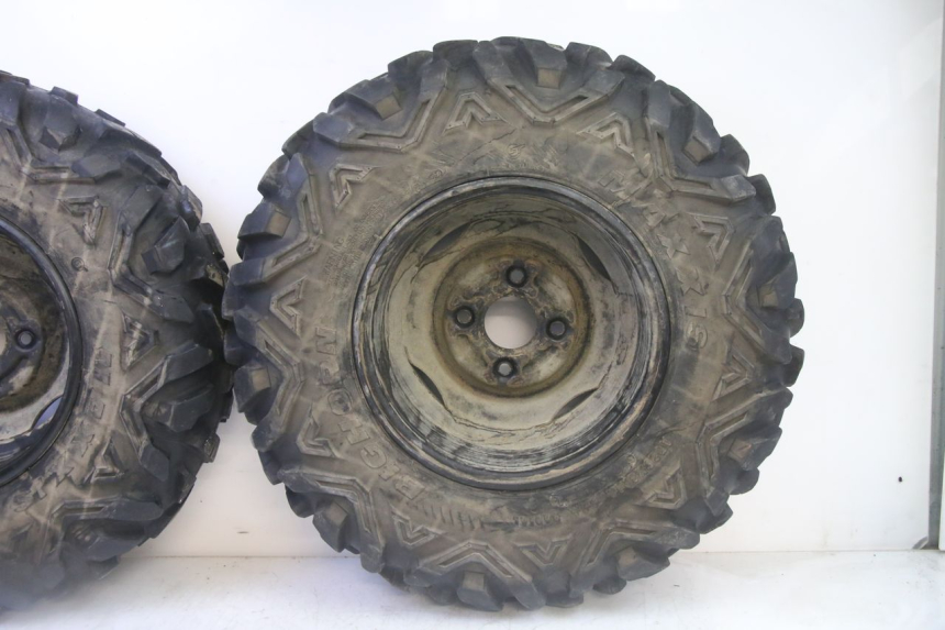 photo de VORDERRADFELGE UND REIFEN YAMAHA YFM GRIZZLY 550 (2008 - 2015) - Alternativer Blickwinkel