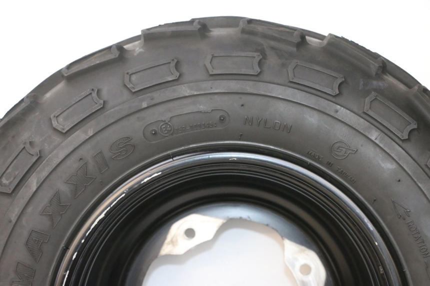photo de VORDERRADFELGE UND REIFEN YAMAHA YFM R RAPTOR 250 (2008 - 2014) - Fokus auf die Struktur