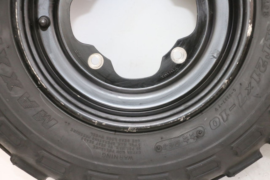 photo de VORDERRADFELGE UND REIFEN YAMAHA YFM R RAPTOR 250 (2008 - 2014) - Details der Befestigungspunkte