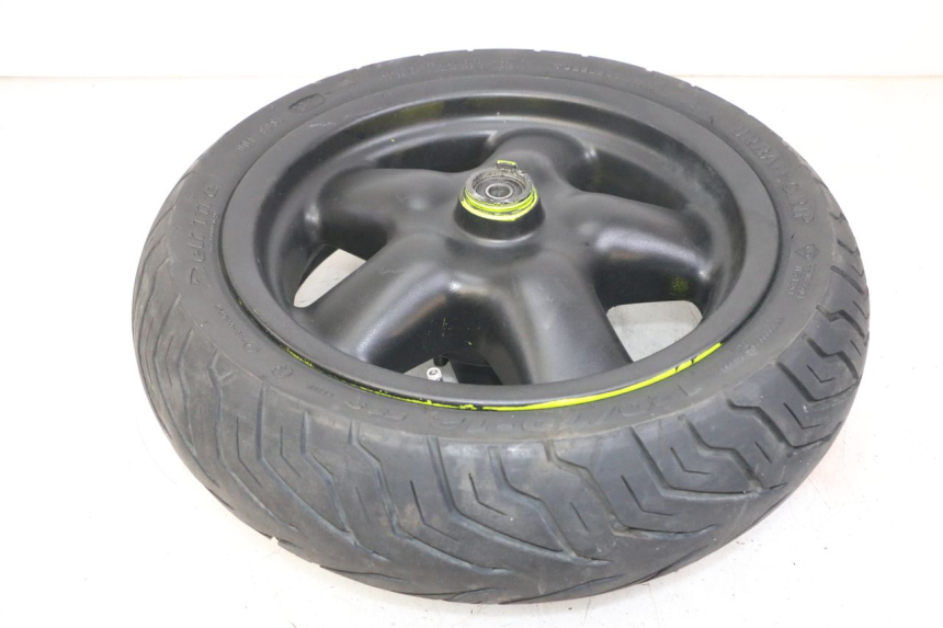 photo de VORDERRADFELGE UND REIFEN YAMAHA YP MAJESTY 125 (2002 - 2006) - Details der Befestigungspunkte