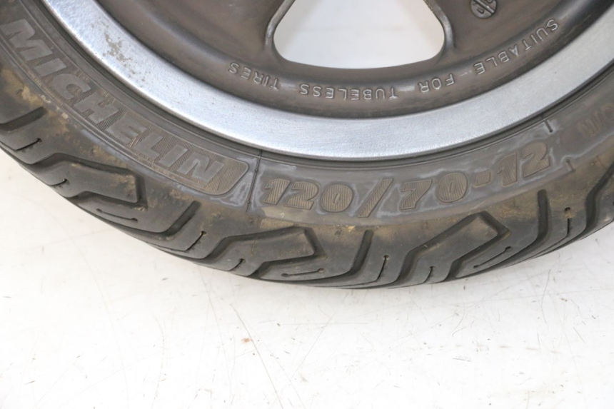 photo de VORDERRADFELGE UND REIFEN YAMAHA YP MAJESTY 125 (2007 - 2010) - Zoom auf Komponenten