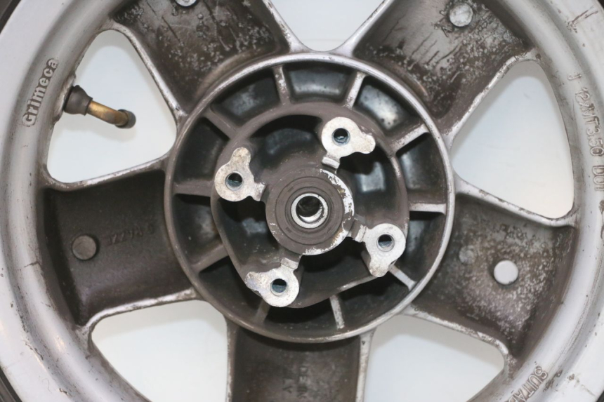 photo de VORDERRADFELGE UND REIFEN YAMAHA YP MAJESTY 125 (1998 - 2001) - Zoom auf Komponenten