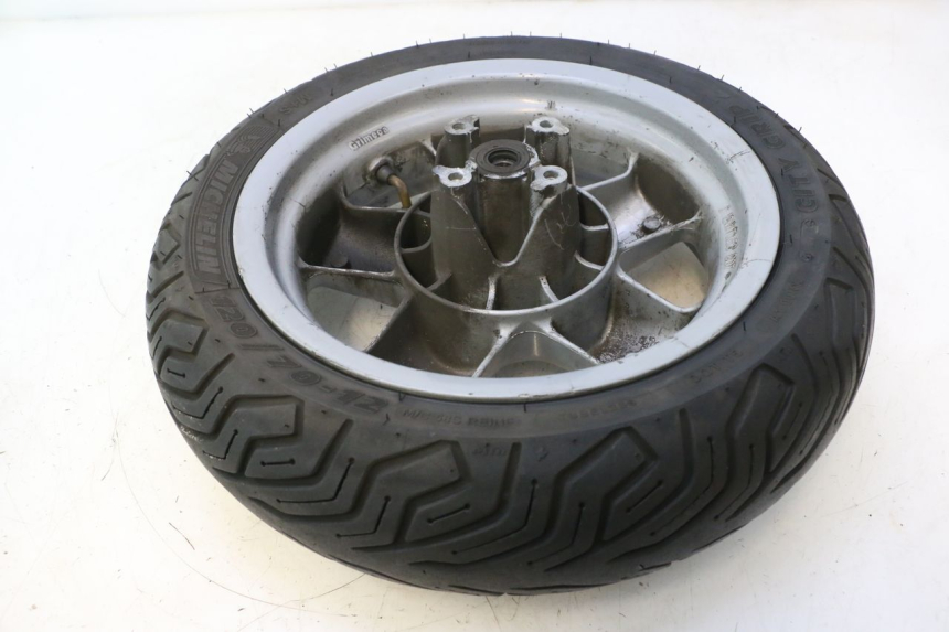 photo de VORDERRADFELGE UND REIFEN YAMAHA YP MAJESTY 125 (1998 - 2001) - Details der Befestigungspunkte