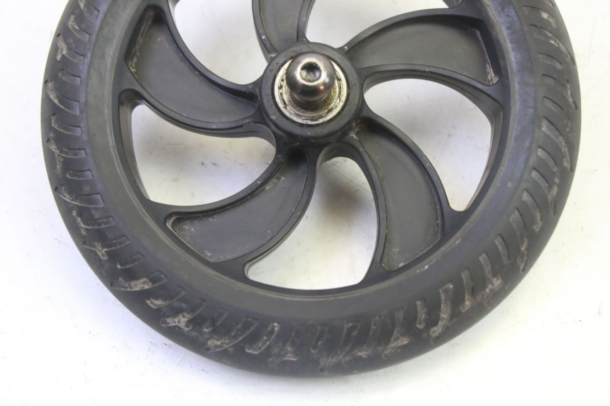 photo de VORDERRADFELGE UND REIFEN MOOVWAY Z8 1 - Zoom auf Gebrauchszustand