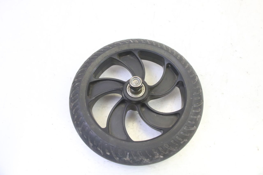 photo de VORDERRADFELGE UND REIFEN MOOVWAY Z8 1 - Alternative Perspektive