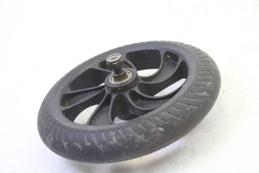 photo de VORDERRADFELGE UND REIFEN MOOVWAY Z8 1 - Details der Befestigungspunkte