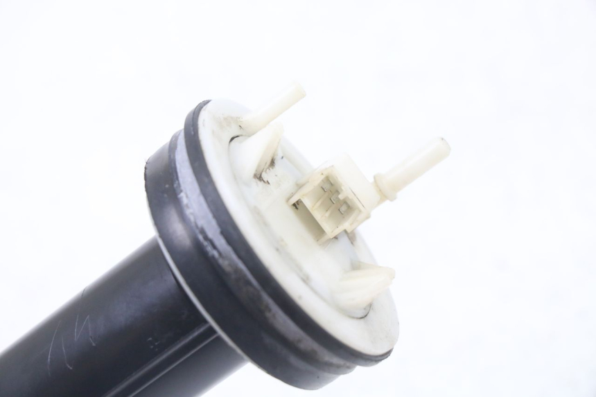 photo de KRAFTSTOFFTANKMESSSTAB APRILIA ATLANTIC 125 (2003 - 2009) - Detailansicht des Bauteils