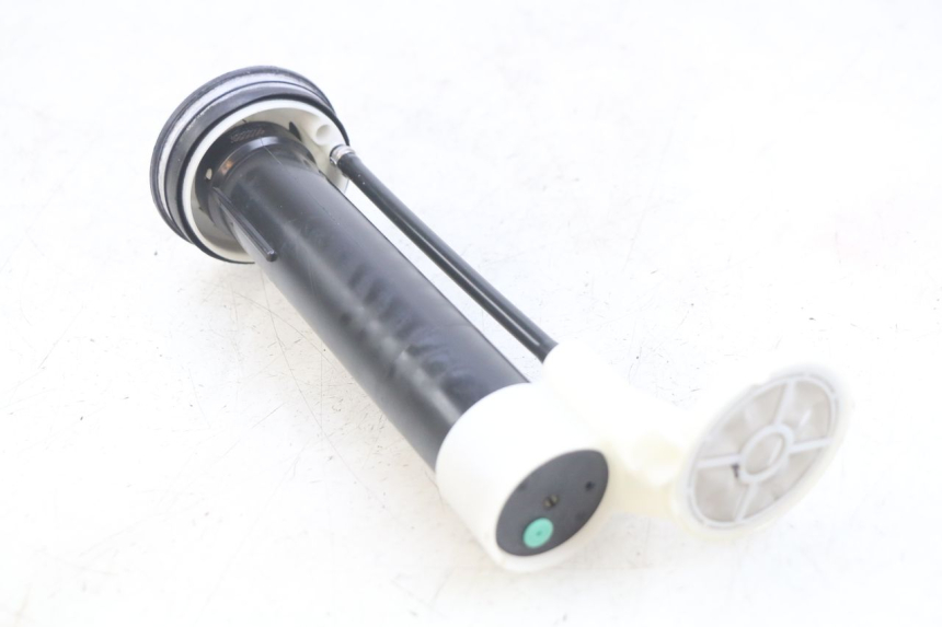 photo de KRAFTSTOFFTANKMESSSTAB APRILIA ATLANTIC 125 (2003 - 2009) - Detailansicht des Bauteils