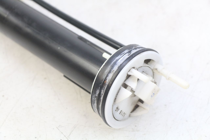 photo de KRAFTSTOFFTANKMESSSTAB APRILIA ATLANTIC 125 (2003 - 2009) - Detailansicht des Bauteils