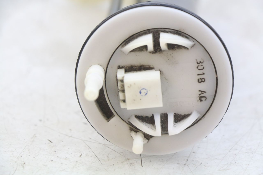 photo de KRAFTSTOFFTANKMESSSTAB APRILIA ATLANTIC 125 (2003 - 2009) - Zoom auf Gebrauchszustand