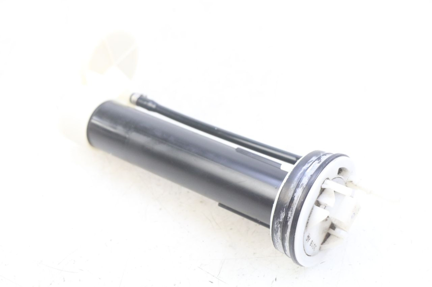 photo de KRAFTSTOFFTANKMESSSTAB APRILIA ATLANTIC 125 (2003 - 2009) - Details der Befestigungspunkte