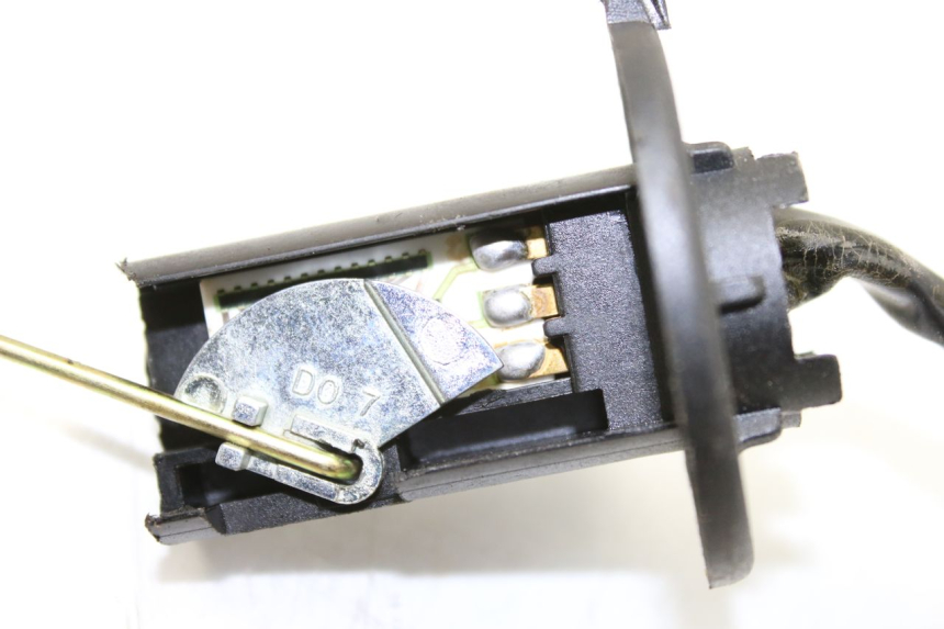 photo de KRAFTSTOFFTANKMESSSTAB JM MOTORS EVOLIS 4T 50 (2018 - 2022) - Details der Befestigungspunkte