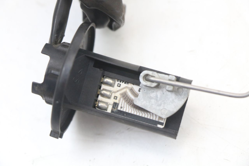 photo de TANKANZEIGE KRAFTSTOFF HONDA FES PANTHEON 2T 125 (1998 - 2002) - Alternative Perspektive