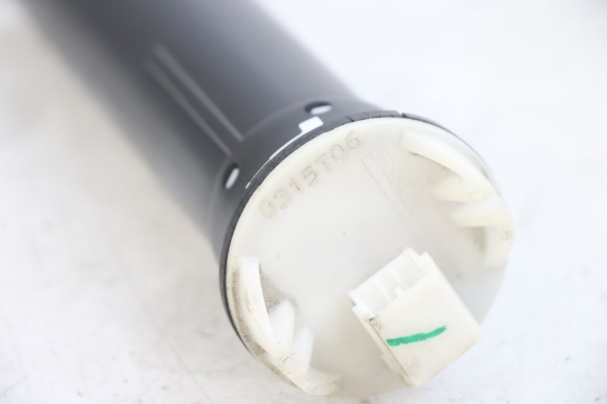 photo de KRAFTSTOFFTANKMESSSTAB PIAGGIO FLY 125 (2005 - 2012) - Zoom auf Gebrauchszustand