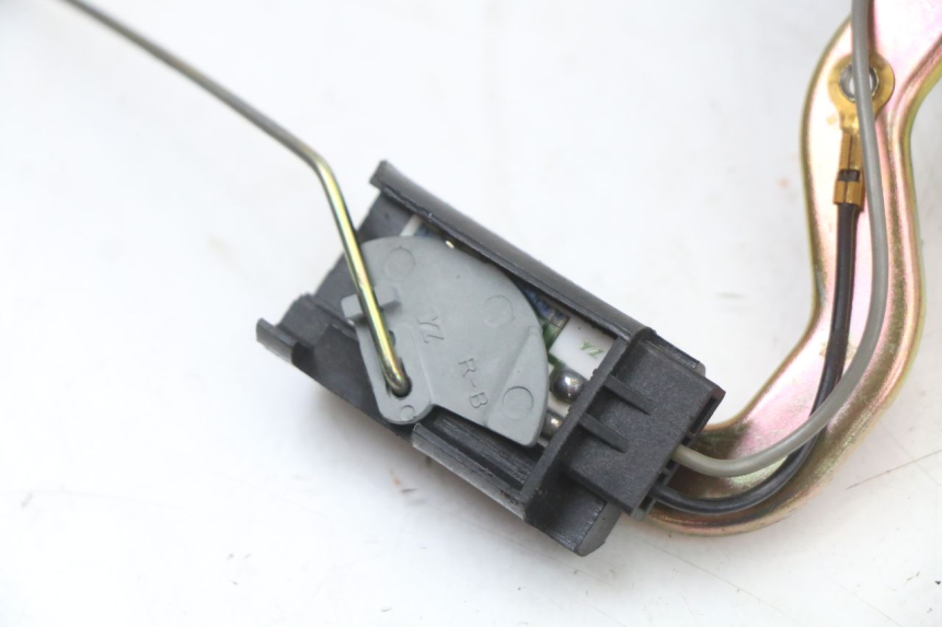 photo de KRAFTSTOFFTANKMESSSTAB PEUGEOT KISBEE 4T 50 (2018 - 2022) - Technische Nahaufnahme