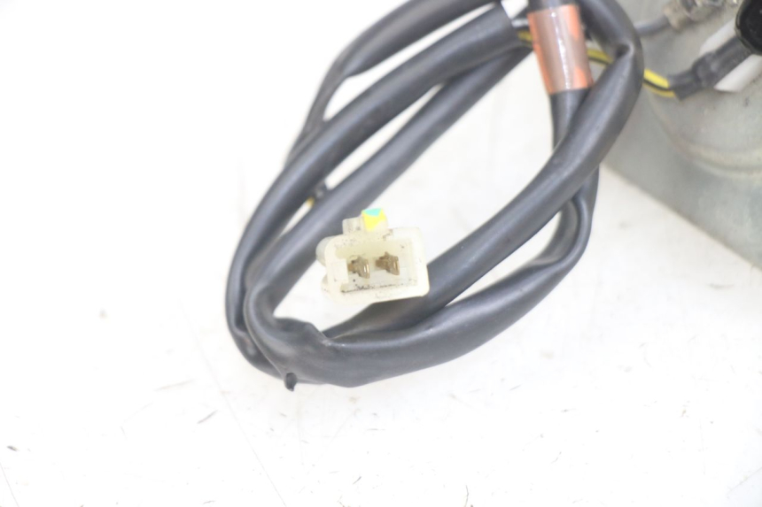 photo de KRAFTSTOFFTANKMESSSTAB PIAGGIO MEDLEY 125 (2016 - 2023) - Alternative Perspektive