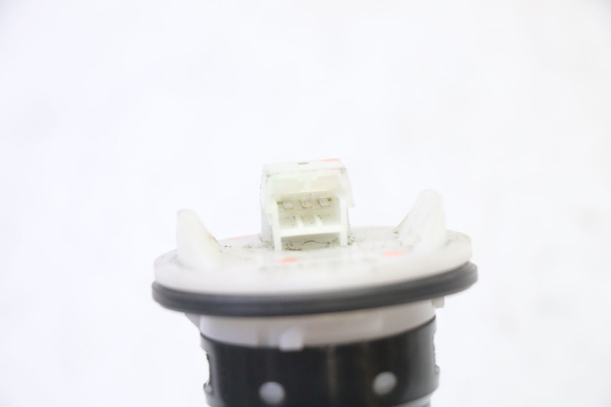 photo de TANKGEBER PIAGGIO MP3 HPE 310 (2024 - 2025) - Zoom auf Gebrauchszustand