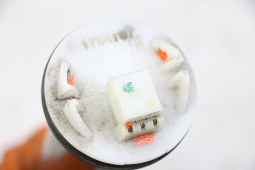 photo de KRAFTSTOFFTANKMESSSTAB PIAGGIO MP3 500 (2014 - 2017) - Technische Nahaufnahme