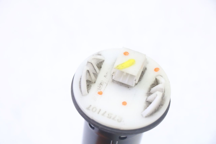 photo de TANKGEBER PIAGGIO MP3 125 (2006 - 2014) - Zoom auf Gebrauchszustand