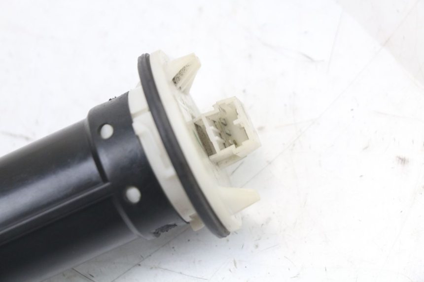 photo de KRAFTSTOFFTANKMESSSTAB PIAGGIO VESPA LX 2T 50 (2005 - 2013) - Zoom auf Gebrauchszustand