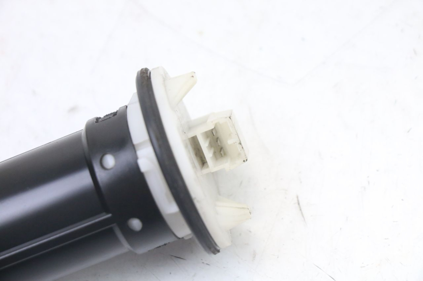 photo de TANKGEBER PIAGGIO VESPA LX IE 125 (2010 - 2012) - Zoom auf Gebrauchszustand