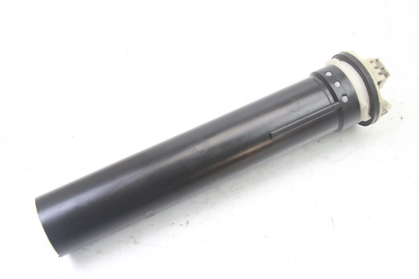 photo de KRAFTSTOFFTANKMESSSTAB PIAGGIO X8 125 (2004 - 2007) - Zoom auf Gebrauchszustand