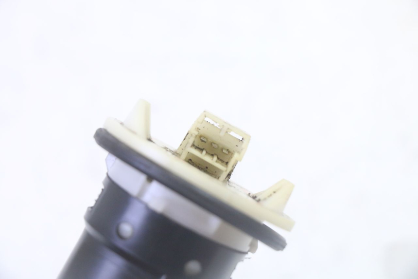 photo de KRAFTSTOFFTANKMESSSTAB GILERA RUNNER SP 50 (2009 - 2017) - Zoom auf Gebrauchszustand