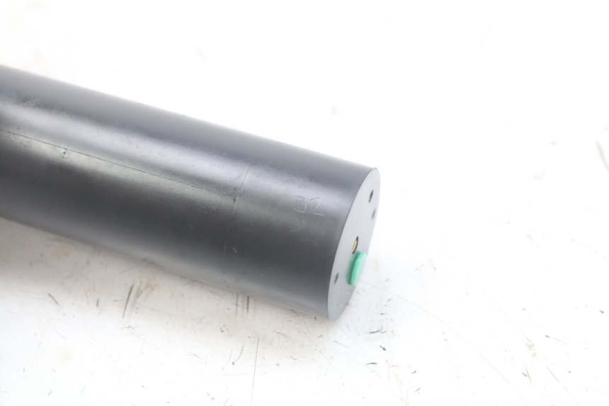 photo de KRAFTSTOFFTANKMESSSTAB APRILIA SCARABEO 100 (2003 - 2012) - Zoom auf Gebrauchszustand