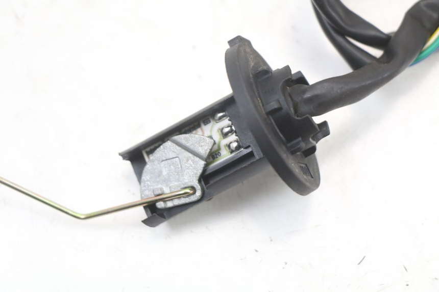 photo de KRAFTSTOFFTANKMESSSTAB VASTRO STREET X 4T 50 (2016 - 2021) - Detailansicht des Bauteils