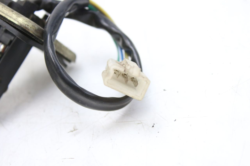 photo de TANKANZEIGE KRAFTSTOFF PEUGEOT V-CLIC VCLIC 50 (2007 - 2013) - Details der Befestigungspunkte