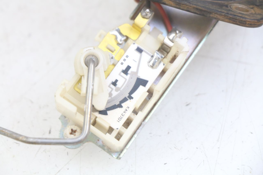 photo de KRAFTSTOFFTANKMESSSTAB KAWASAKI Z 750 (2007 - 2013) - Oberflächenzustand und Material