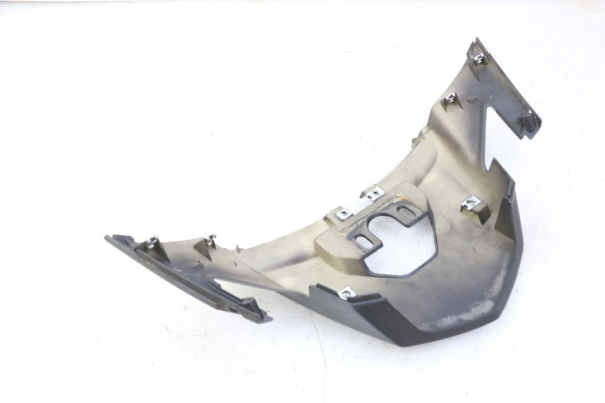 photo de VERKLEIDUNG HINTEN MITTE QUADRO 4 4D 350 (2015 - 2018) - Zoom auf Gebrauchszustand