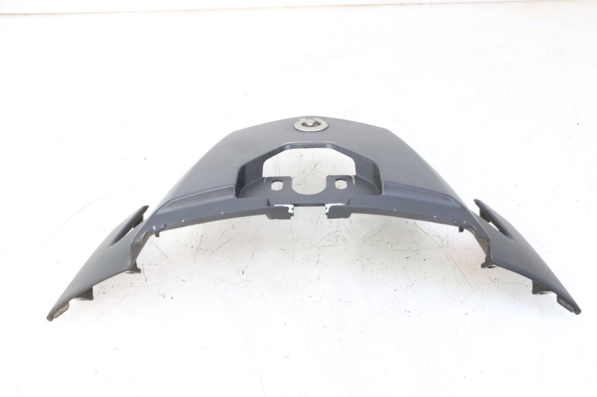 photo de VERKLEIDUNG HINTEN MITTE QUADRO 4 4D 350 (2015 - 2018) - Details der Befestigungspunkte