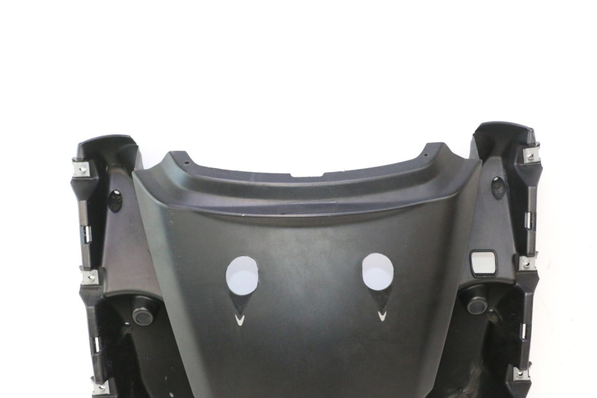 photo de VERKLEIDUNG HINTEN MITTE APRILIA ATLANTIC S 125 (2010 - 2013) - Zoom auf Gebrauchszustand