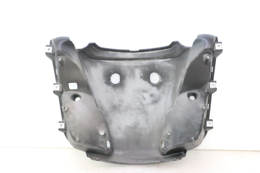 photo de VERKLEIDUNG HINTEN MITTE APRILIA ATLANTIC S 125 (2010 - 2013) - Details der Befestigungspunkte