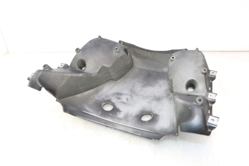 photo de VERKLEIDUNG HINTEN MITTE APRILIA ATLANTIC S 125 (2010 - 2013) - Oberflächenzustand und Material