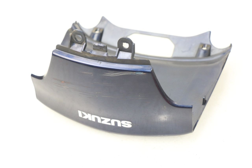 photo de VERKLEIDUNG HINTEN MITTE SUZUKI BURGMAN 650 (2002 - 2004) - Zoom auf Gebrauchszustand