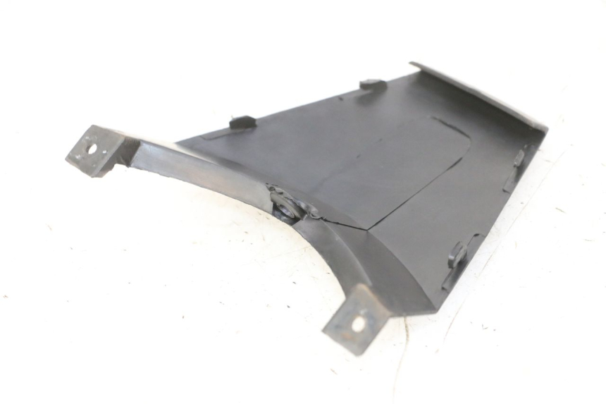 photo de VERKLEIDUNG HINTEN MITTE STAHO FH 50 (2018 - 2019) - Zoom auf Gebrauchszustand